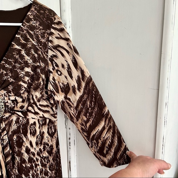 Peck & Peck Collection Animal Print Midi Dress Ruched V Neck Stretchy Comfy 14 - Picture 7 of 11